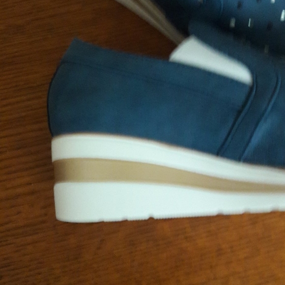 Wedge shoe sz 6 1/2 - Picture 3 of 4